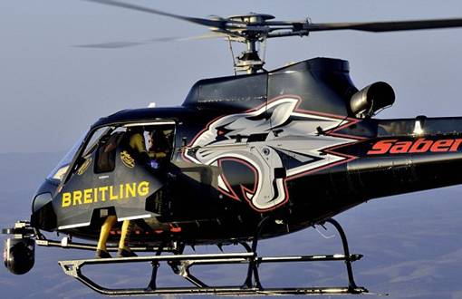 Benar-Benar Terbang Seperti Burung.  Yves Rossy si 'JetMan' Terbang Selama 8 Menit di Atas Bukit Grand Canyon