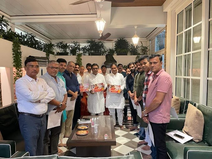 मनसे नेते दिलीप बापू धोत्रे यांच्या कार्य अहवालाचे राज ठाकरे यांचा हस्ते प्रकाशन