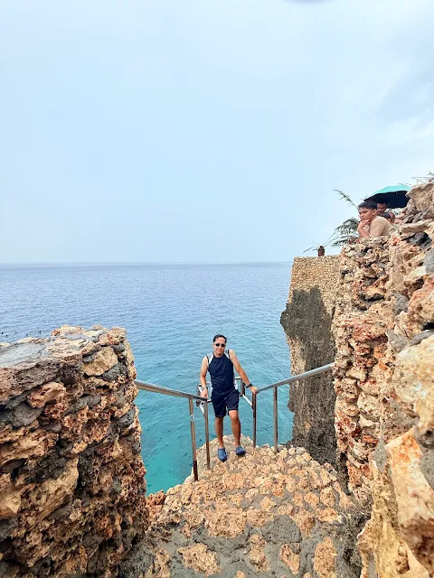 Person posing at the edge of Pitogo Cliff