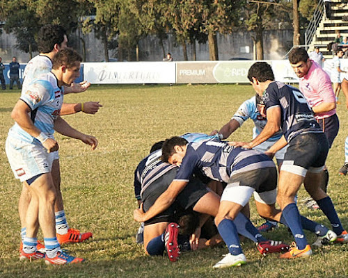 Universitario de Tucumán manda en soledad