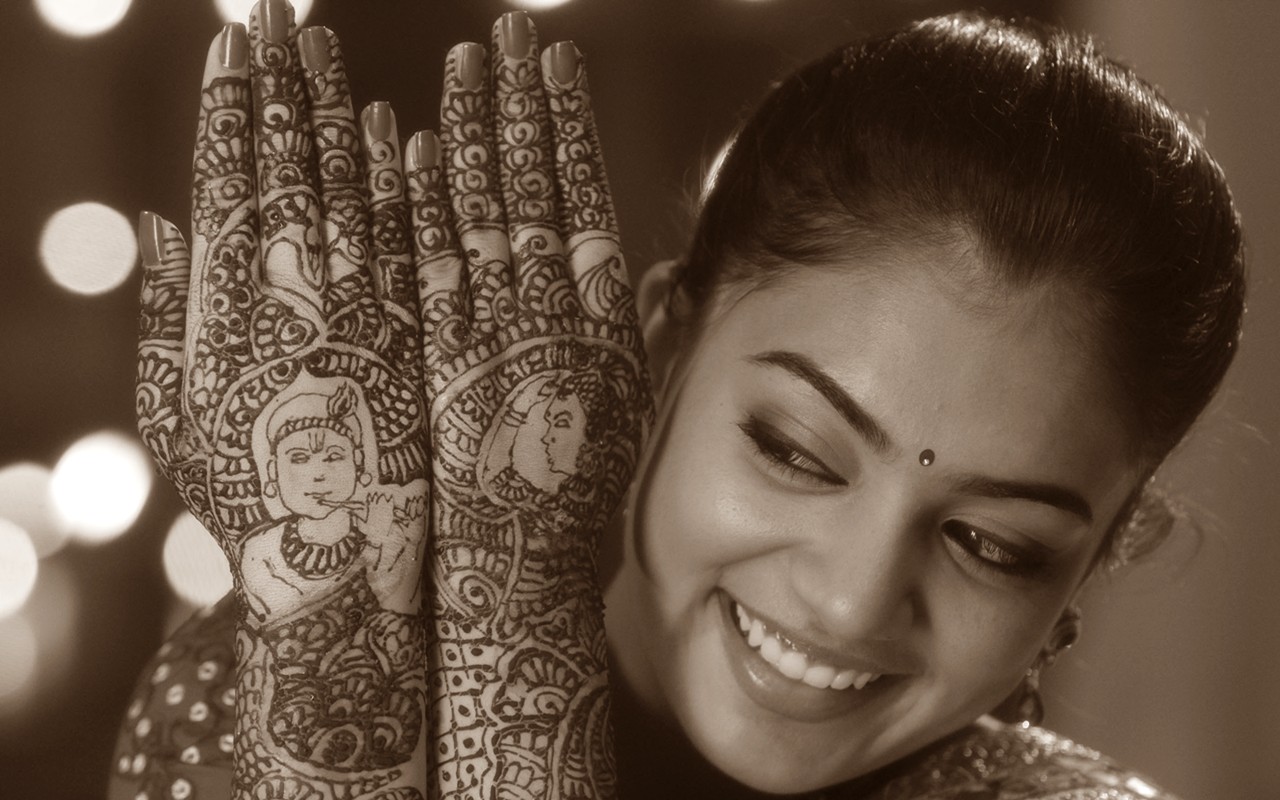 ACTRESS WALLPAPERS: Nazriya Nazim Smiley Wallpapers