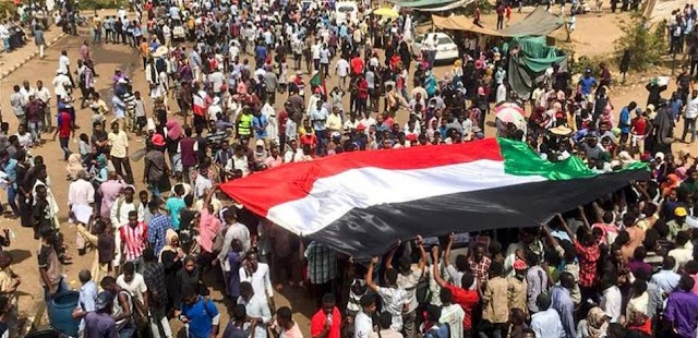 بالفيديو شاهد اللحظات الأولى لتحركات الجيش السوداني قبل "البيان الهام"