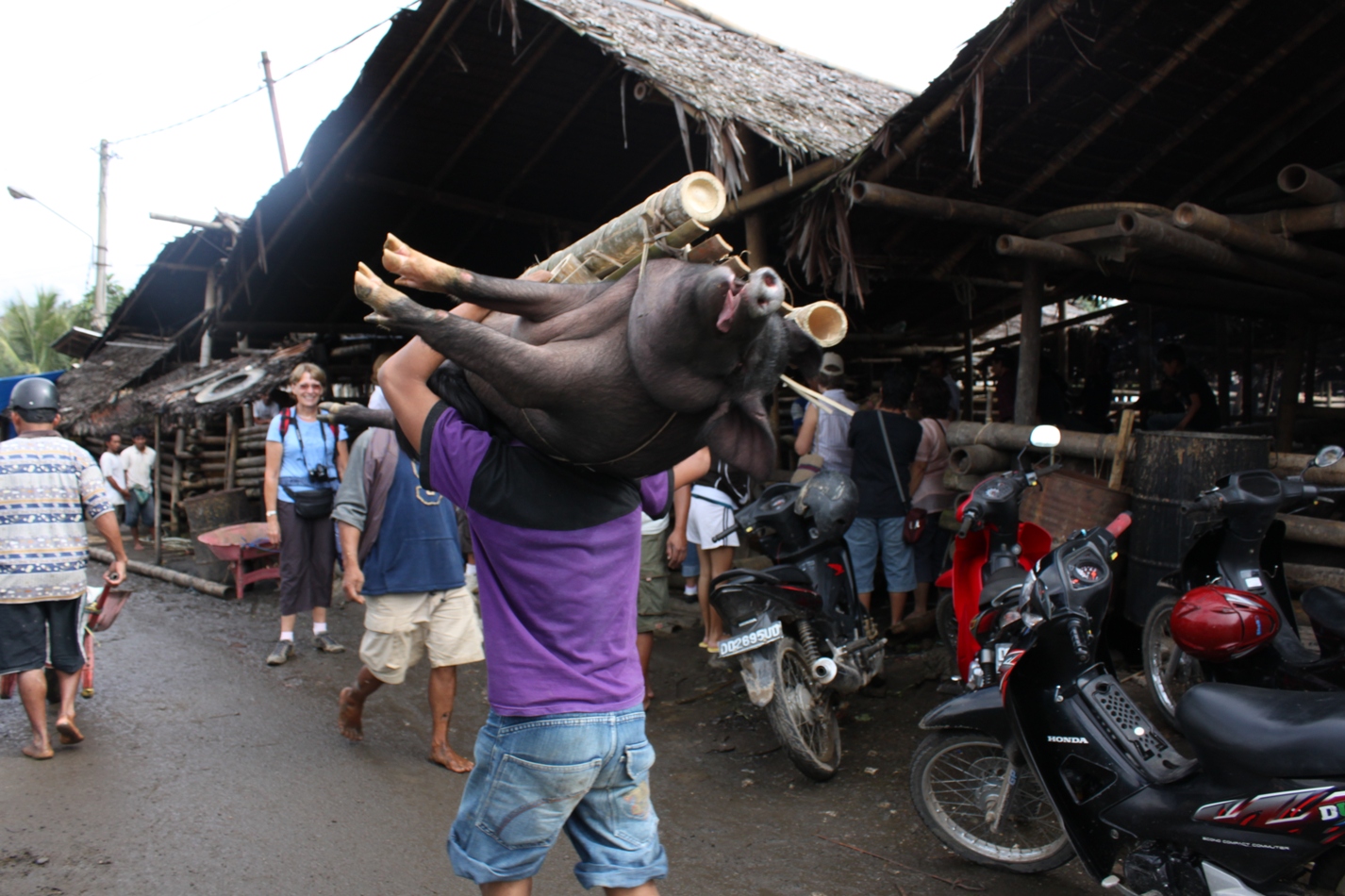 12 Pasar Unik Dari Berbagai Daerah Yang Menunjukkan Betapa Kayanya