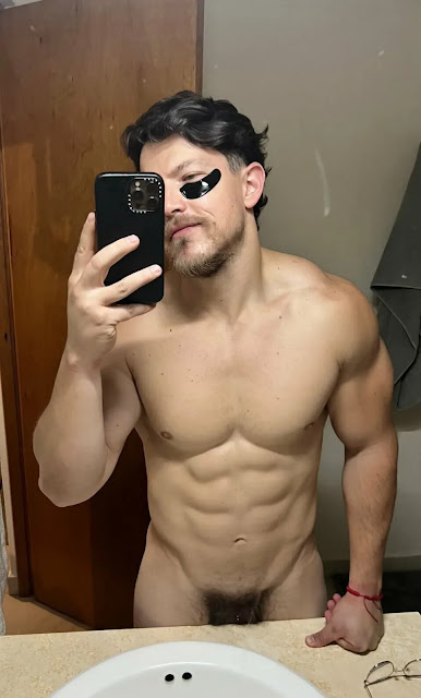 Luis Carpizo desnudo