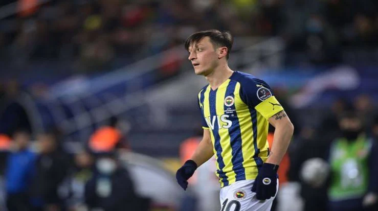 Ozil Insists He's Staying With Fenerbahce