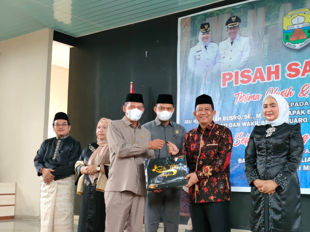 Dua Anggota DPRD Muaro Jambi Hadiri Pengukuhan Datuk Penghulu di Jaluko