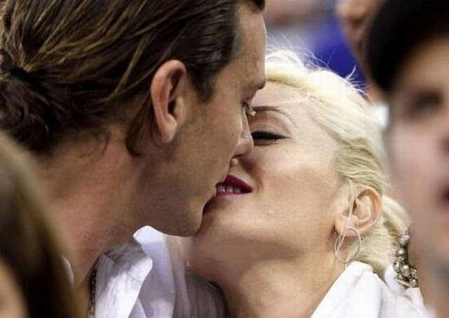 Kissing Celebrities | Celebrity Kissing