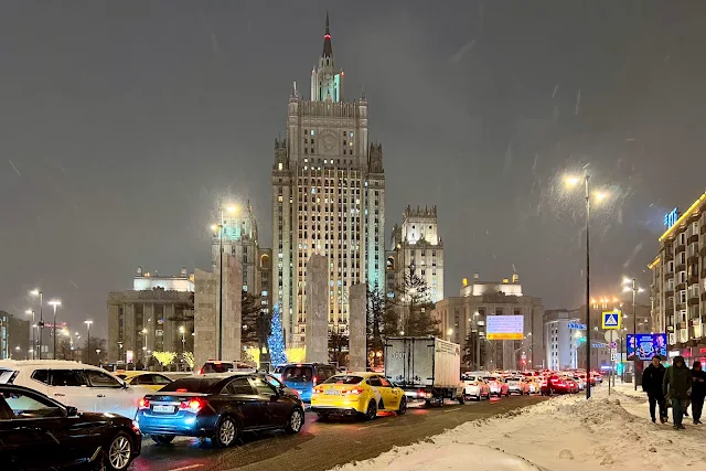 Смоленская-Сенная площадь, здание МИД РФ