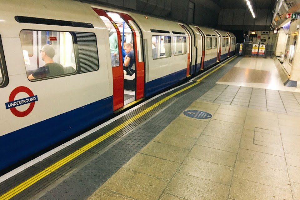 ロンドン地下鉄（London Underground）　ピカデリー線（Piccadilly Line）