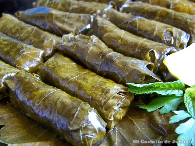 Hojas de Parra Rellenas (Sarma/Dolma/Dolmades)