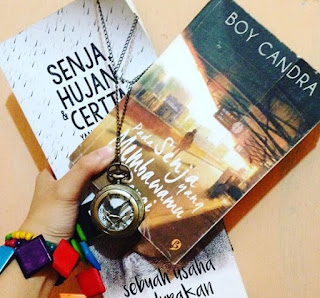 Seputar Film dan Buku: Resensi buku Pada Senja yang 