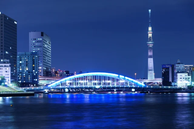 東京スカイツリーと永代橋