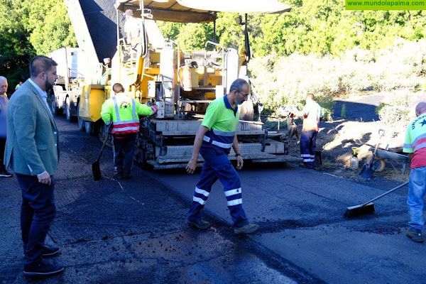 El Cabildo reanuda la repavimentación de la carretera del Pilar tras la paralización sufrida por el incremento de los precios