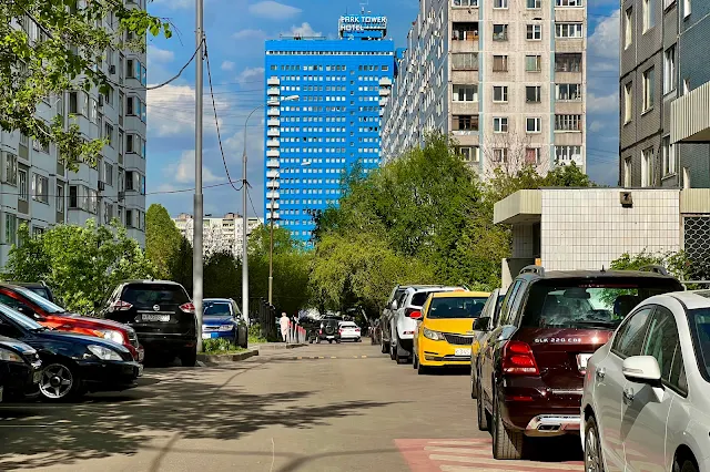 Красностуденческий проезд, дворы, гостиница «Парк Тауэр» (бывшая гостиница «Молодежная»)