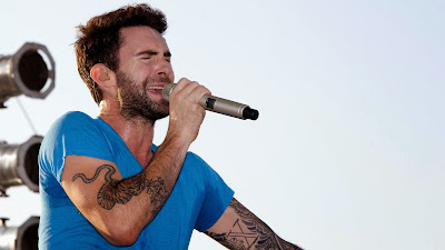 Koleksi Foto Vokalis Maroon 5 Adam Levine Ukuran Besar