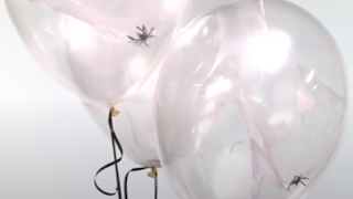 Effekt eines Spinnennetzes im Luftballon durch Hi Float..