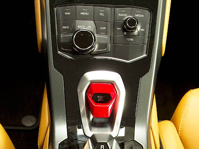 Lamborghini Huracan - console central - botão start/stop