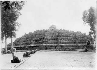 [Image: borobudur7.jpg]