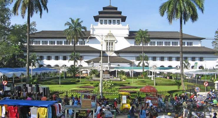 Gedung Sate Tempat Wisata di Bandung Bernuansa Sejarah dan Edukasi