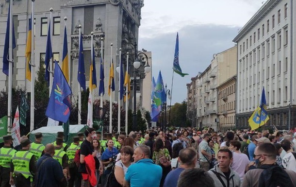 На Банковій протестують проти угоди з "ДНР"