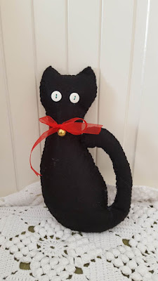 DIY felt black cat Halloween decor