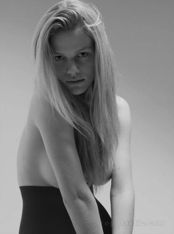 Brooklyn Decker Black and White photos