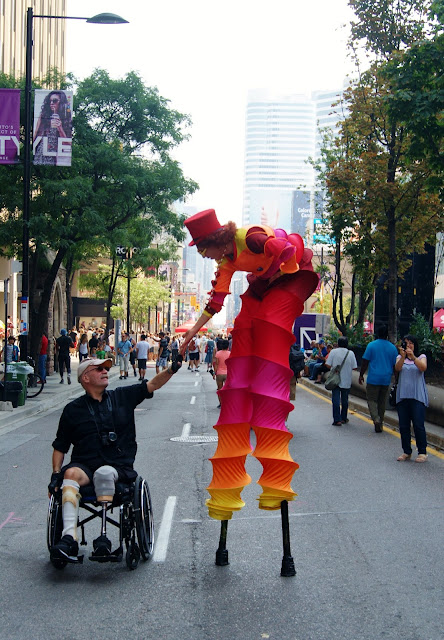 Toronto International BuskerFest 2015, lifestyle, streetperformers, streetart, acts, epilepsy, festival, event. the purple scarf, melanie.ps, ontario, canada