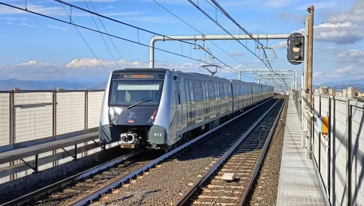 Treno nuovo della Linea 1 di Napoli