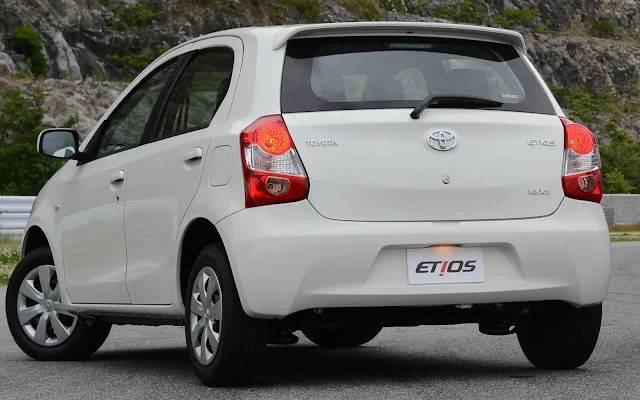 Carro popular da Toyota - Etios - traseira