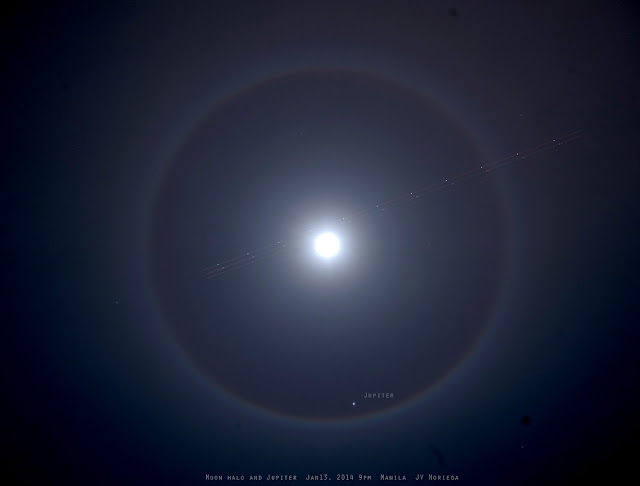 Quầng Mặt Trăng, Sao Mộc và một chiếc máy bay trên bầu trời Manila tối 13/1. Tác giả : Jv Noriega.
