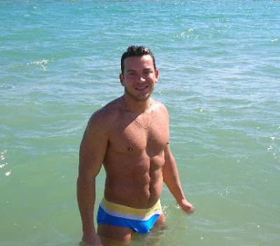 Swimpixx blog for sexy speedos, free pics of speedo men, hot men in speedos and swimwear. Brazilian homens nos sungas abraco sunga