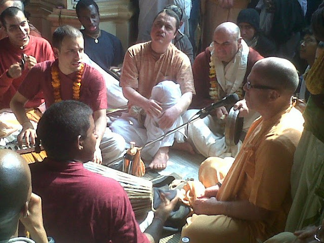 Devotees Reconnecting with the Divine by Chanting Vrindavan