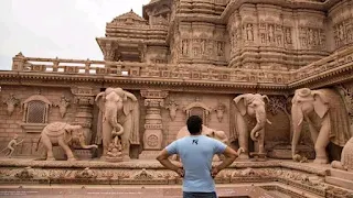 Know About The Largest Hindu Temple "Akshardham" Also The Fourth Largest In The World