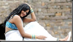 vimala_raman_hot_sitt