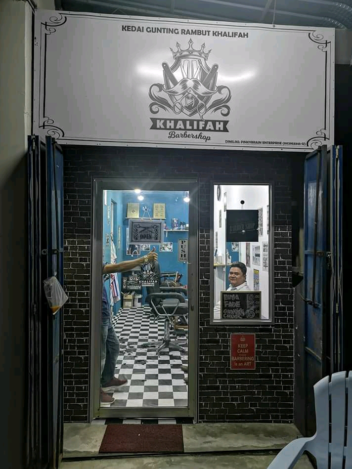 GUNTING RAMBUT DI KHALIFAH BARBER SHOP  Dunia Zumal