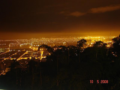 Foto parcial de Santos, tirada em uma noite do alto do Monte Serrat - foto de Emilio Pechini