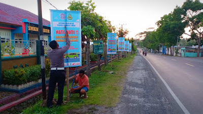 Memasuki Musim Penghujan, Satlantas Lotim Sebar Ratusan Banner Himbauan