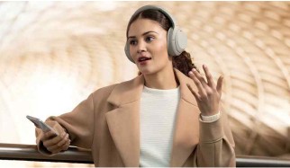 Best noise-canceling headphones 2021; by Smwipl