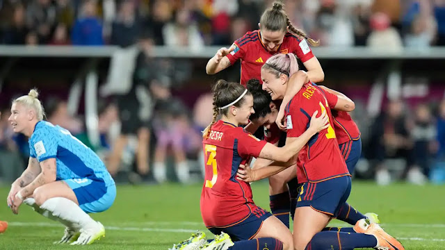 Con gol de Olga Carmona, España vence a Inglaterra y alza Copa del Mundo