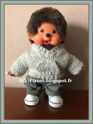 Pull poche kangourou fait main pour Kiki ou Monchhichi, handmade, tricot, knitting, vêtement poupée