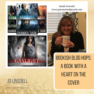 Bookish Blog Hops: A Book With A Heart On The Cover  @ParaPeach