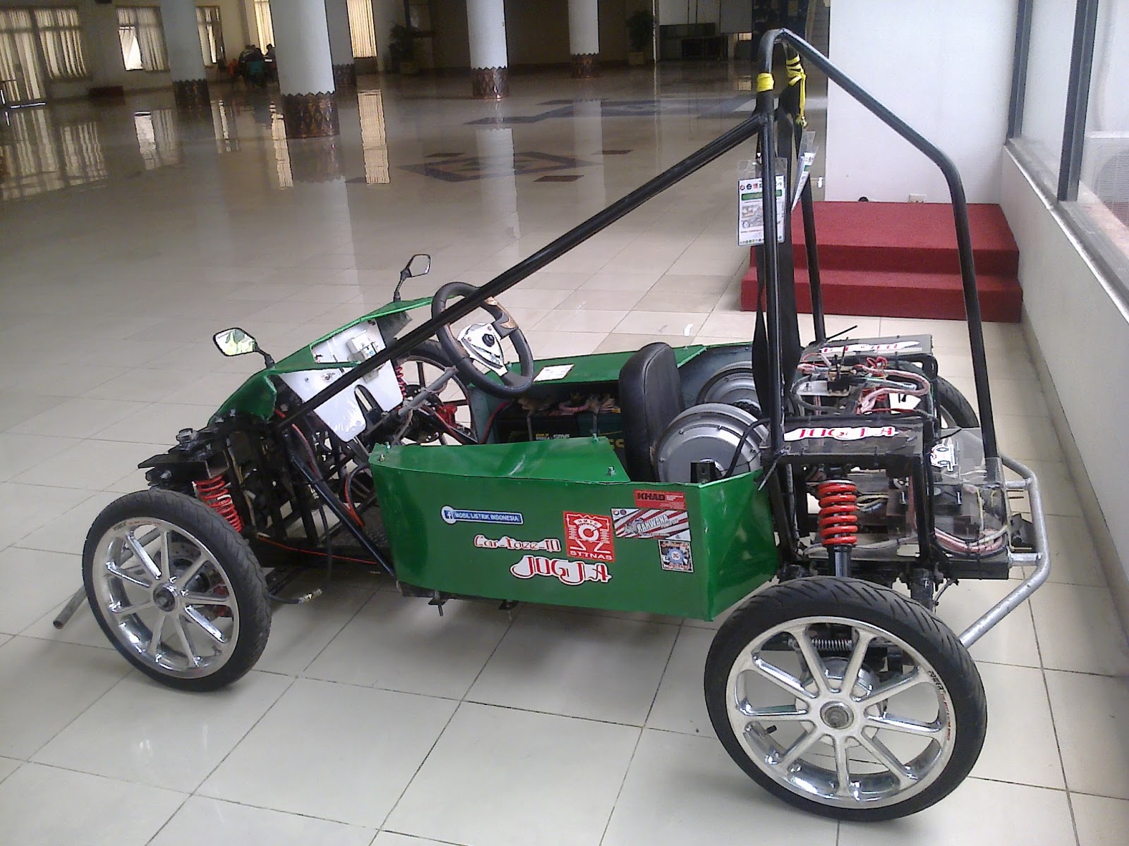 FINALIS KOMPETISI MOBIL LISTRIK INDONESIA 2015 Electric Art