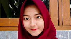 Cantik Berhijab Senyum Merekah