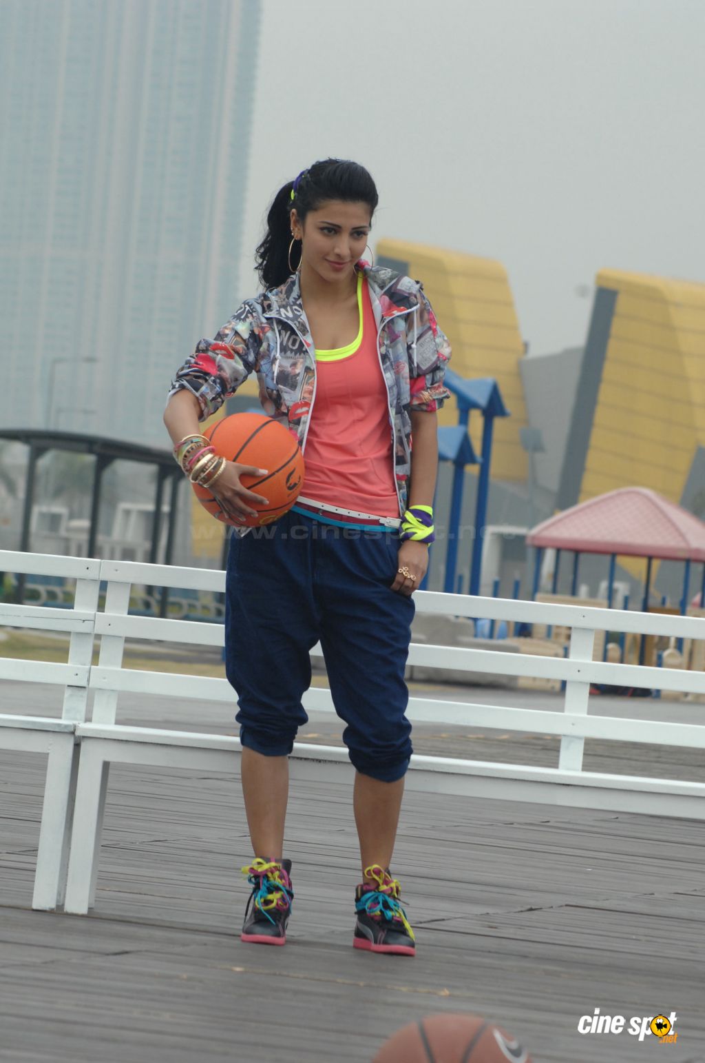 Shruti Hassan1 - Shruti Hassan Basketball Stills