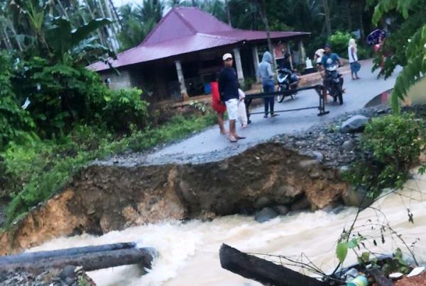 Tiga Jembatan di Mandailing Natal Rusak Diterjang Banjir