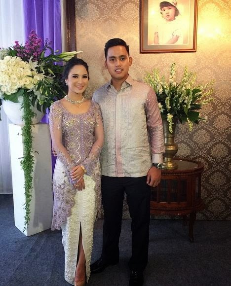  Baju Kebaya untuk Lamaran Artis Chaca Frederica Couple 