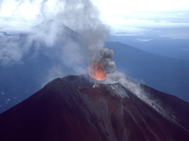 ulawun eruption 2019 ulawun volcano mt ulawun ulawun volcano eruption 2019 effects ulawun plate boundary ulawun death toll ulawun volcano eruption 2019 deaths how was ulawun formed