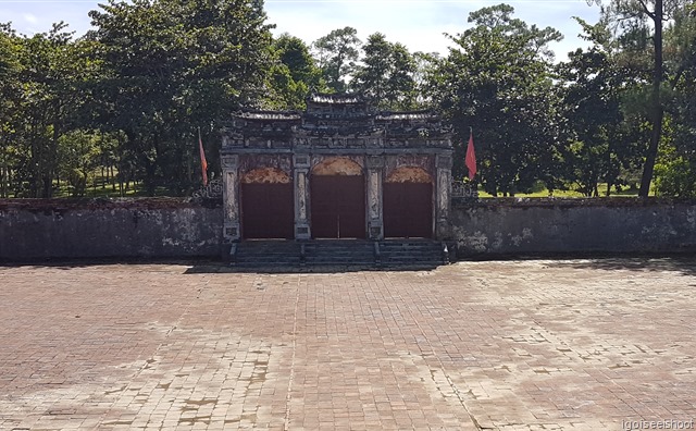 Dai Hong Mon) with 3 entrances at tomb of Minh Mang 