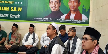 Ribuan Jemaah bersama Nasrul Abit Hadiri Tabligh Akbar UAS di Bukittinggi