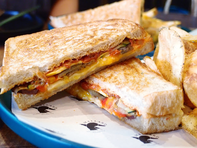 台北  野鴨小餐館 Mallard Grilled Cheese Eatery 菜單  烤蔬菜芝麻葉沙拉 義式手作青醬烤雞肉 普羅旺斯燉菜 金黃脆薯 洋芋薯片